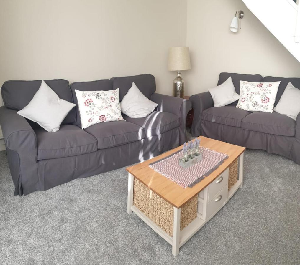 Cosy 3 Bedroom Residential House, Private Garden, 30 Minutes From Alton Towers, 5 Minute Walk To Trentham Gardens. Stoke-on-Trent 外观 照片